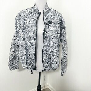 Nike Women’s Oversized Medium Floral Black and White Windbreaker Running Jacket